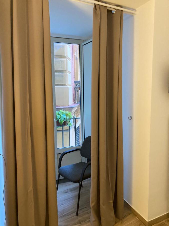 International Garibaldi * Apartment Наполи Екстериор снимка