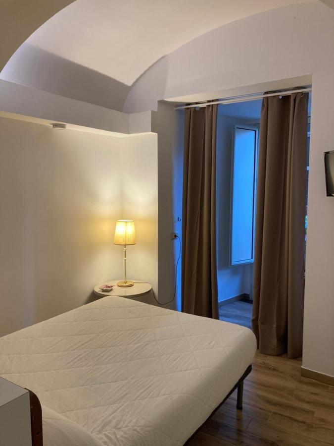 International Garibaldi * Apartment Наполи Екстериор снимка