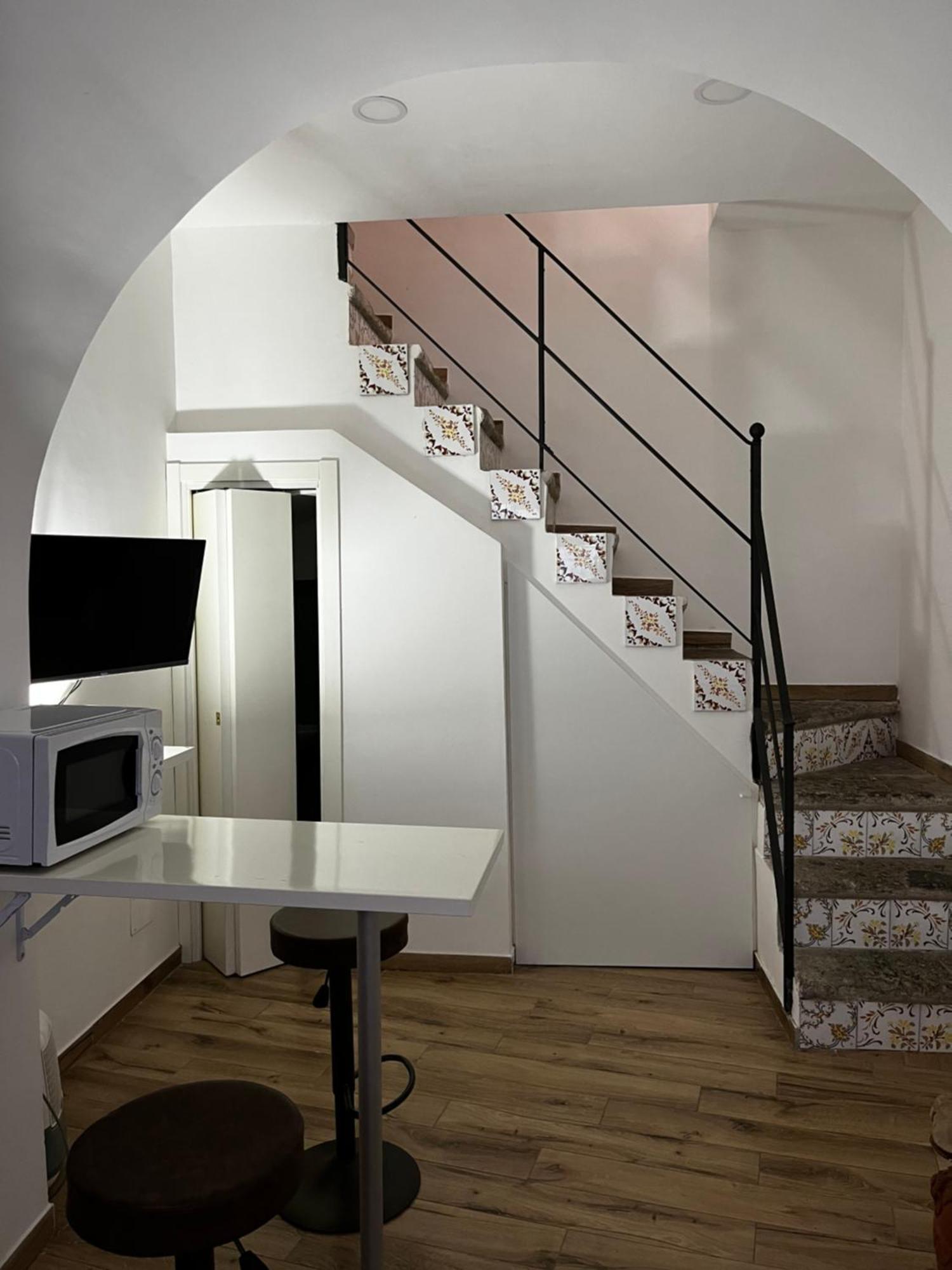 International Garibaldi * Apartment Наполи Екстериор снимка