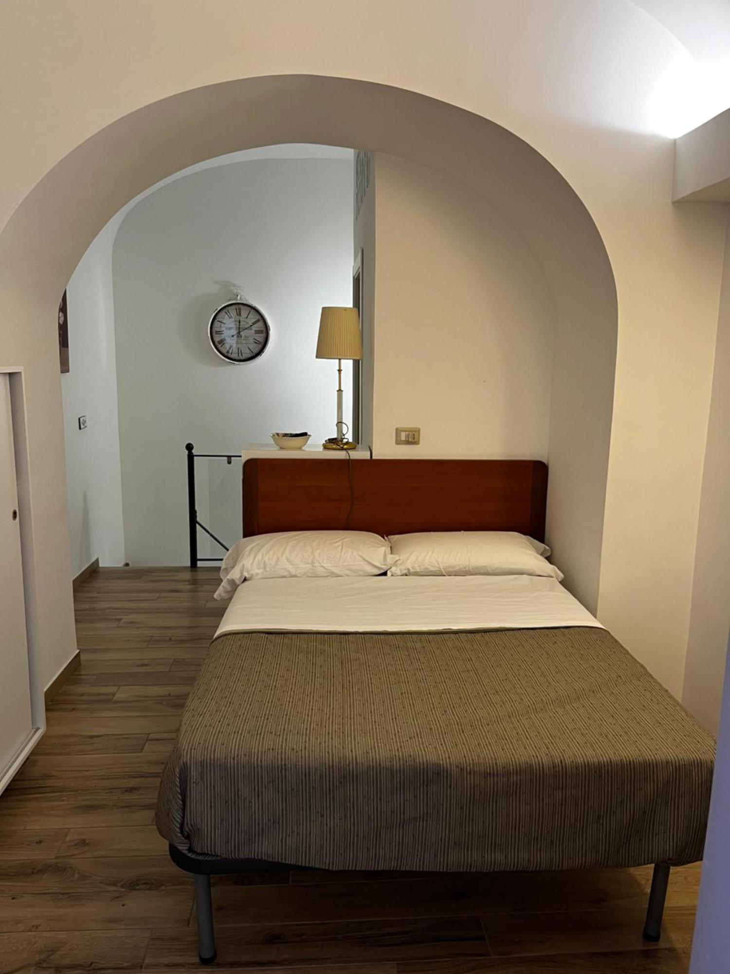 International Garibaldi * Apartment Наполи Екстериор снимка