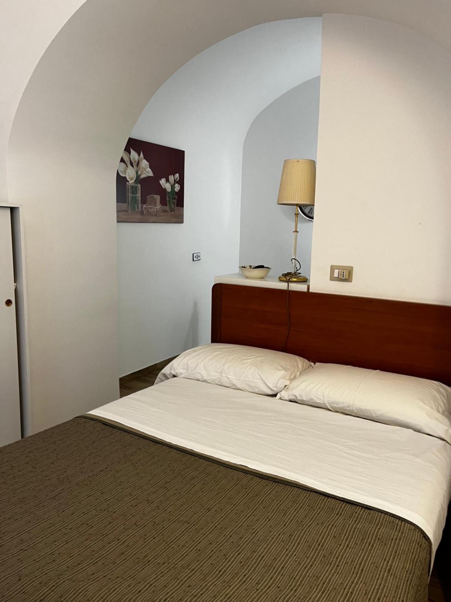 International Garibaldi * Apartment Наполи Екстериор снимка