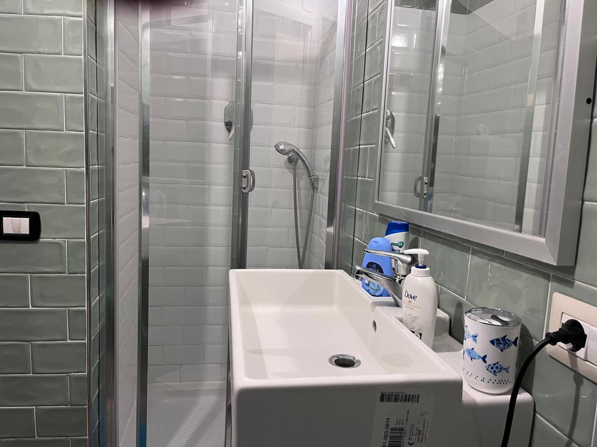 International Garibaldi * Apartment Наполи Екстериор снимка