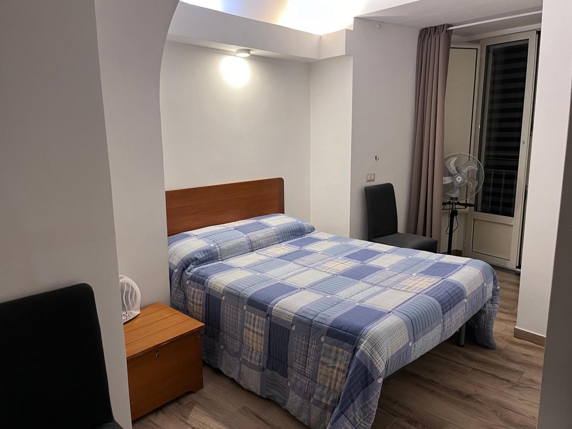 International Garibaldi * Apartment Наполи Екстериор снимка
